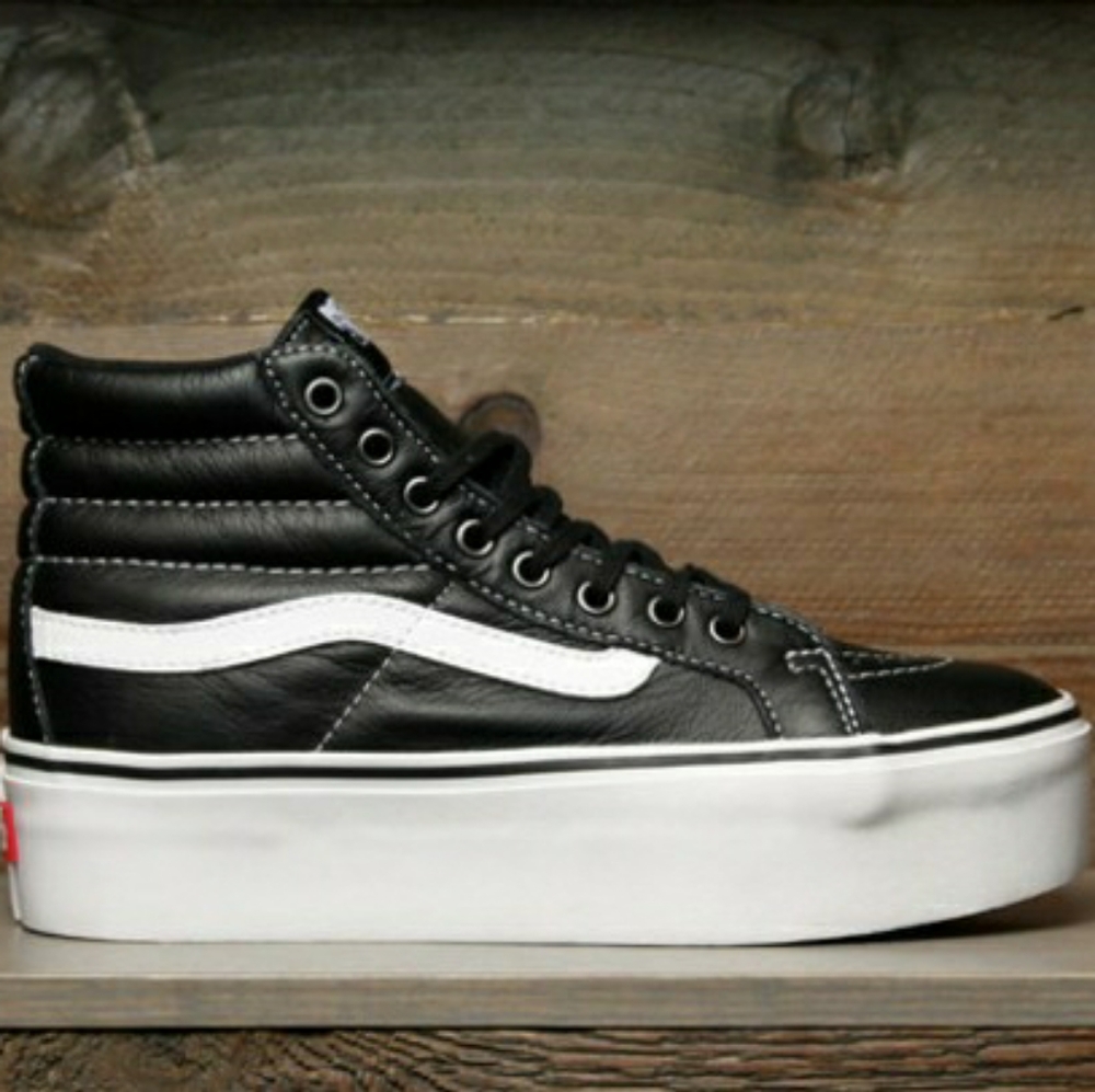 NWOB Vans Sk8 Hi Leather Platform Sneakers